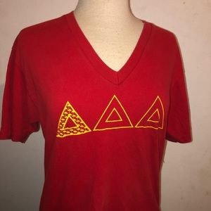 Delta Delta Delta v neck Sorority t shirt medium